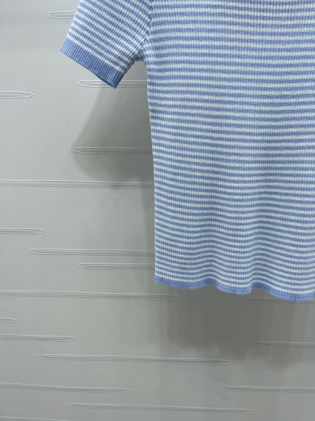 Women's short sleeves